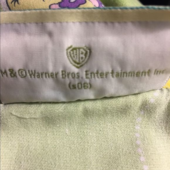 Baby Tweety Bird Pale Green Scrub Top Medium Looney Tunes Nurse Medical - Picture 8 of 8